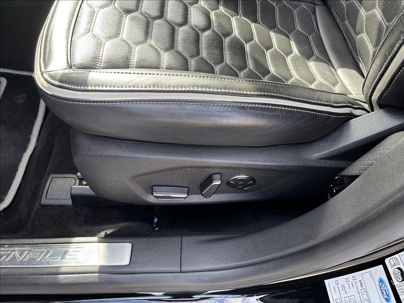 Ford Mondeo 2,0 HEV Vignale 103kW - fotka 21 z 45