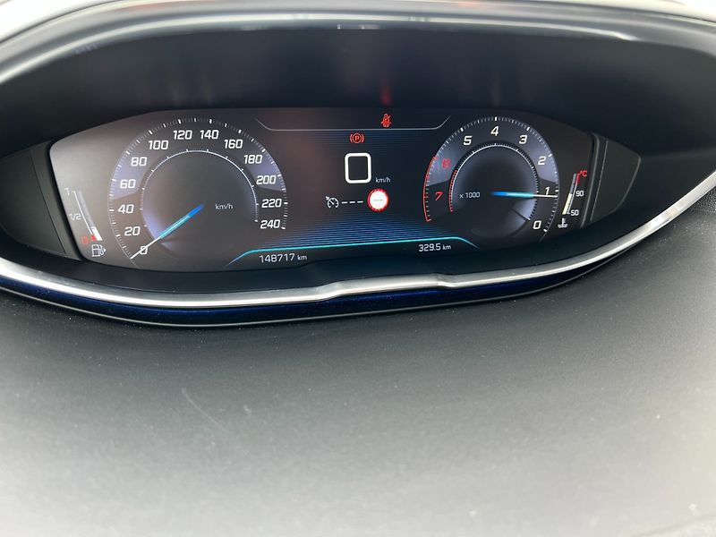 Peugeot 3008 (2019) 1.2PT 96kW! Allure! Tažné! LED - fotka 26 z 38