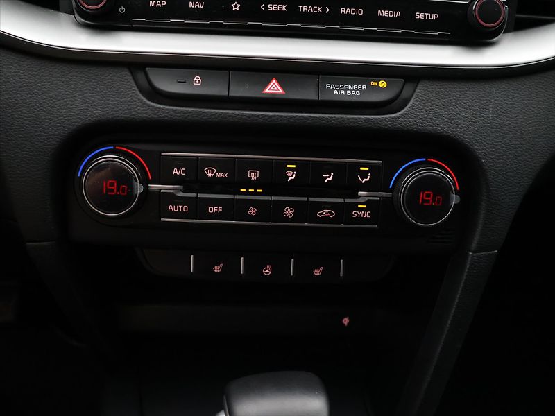 Kia Ceed 1,5 T-GDI 117kW DCT TOP DPH CZ - fotka 22 z 33