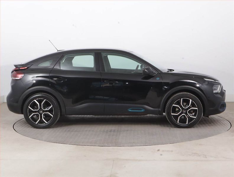 Citroën ë-C4 (2022) Feel Pack 50 kWh, SoH 90% - fotka 6 z 18