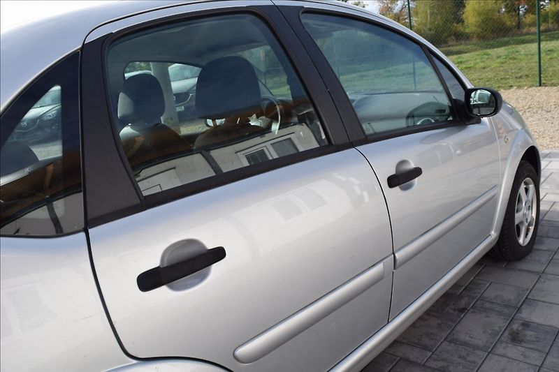 Citroën C3 1,4 i 54KW ALU NÍZKÝ NÁJEZD KM - fotka 7 z 35