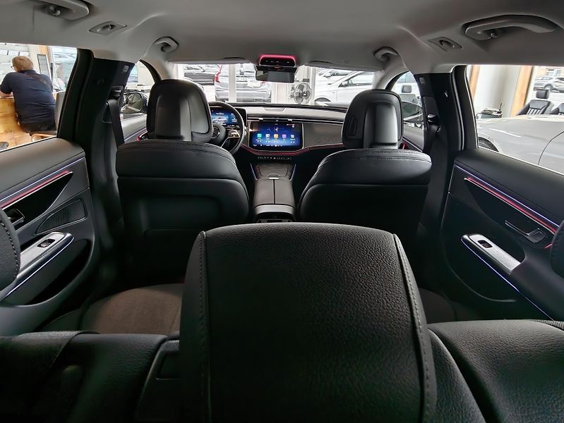 Mercedes-Benz Třídy E 300de 4M Avantgarde kombi - fotka 23 z 30