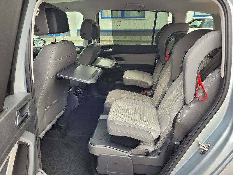 Volkswagen Touran 1.5 TSI DSG R-Line 7míst TAŽNÉ - fotka 36 z 50