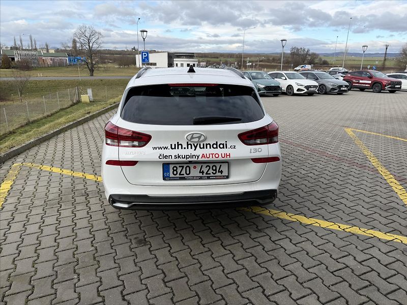 Hyundai i30 1,6 T-GDI DCT  GO CZECH - fotka 4 z 12