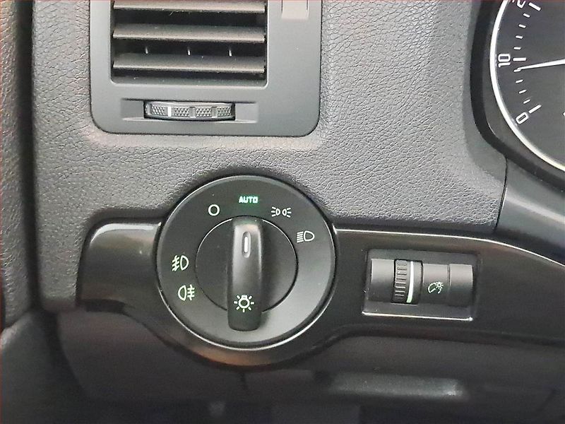 Škoda Octavia (2011) Laurin&Klement 1.8 TSI - fotka 25 z 30