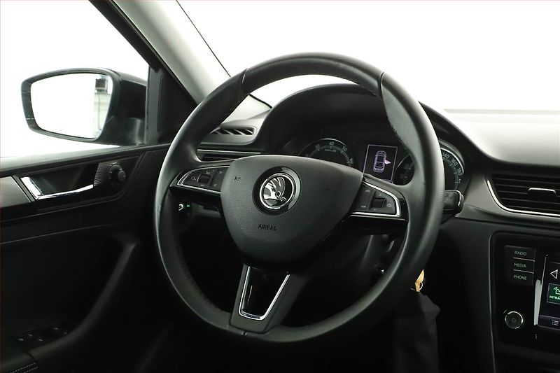 Škoda Rapid (2019) 1.0 TSI, Bi-Xenony, Tempomat - fotka 8 z 14