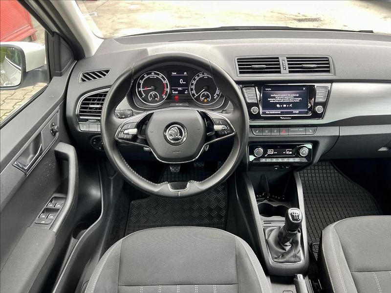 Škoda Fabia 1,0 STYLE / LED / kamera / ČR - fotka 20 z 48