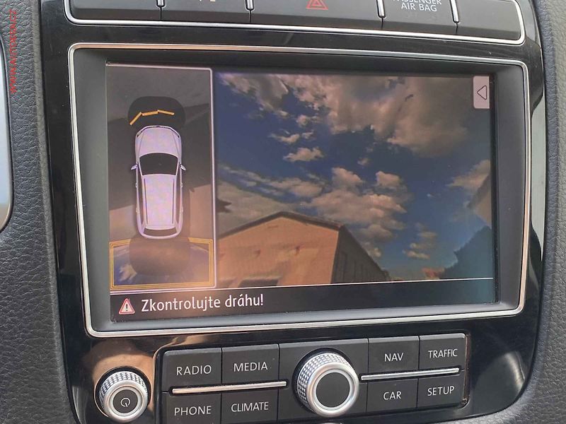 Volkswagen Touareg (2015) 3.0 TDi V6 4x4, AT, kůže - fotka 21 z 23
