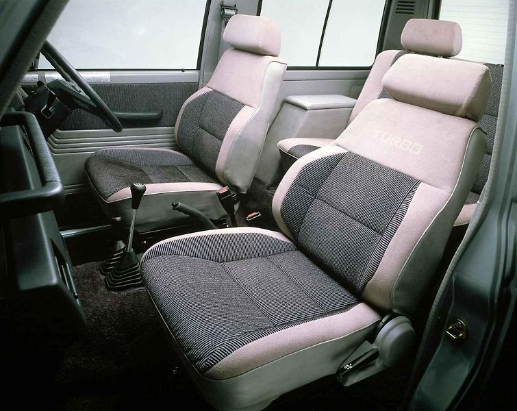 Mitsubishi Pajero při mezigeneračním setkání.