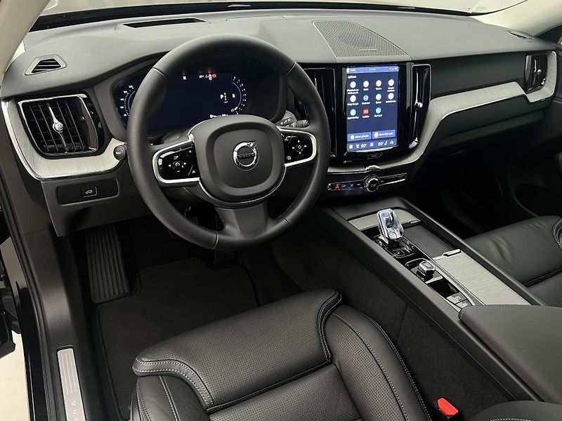Volvo XC60 B5 AWD DARK PLUS AUT - fotka 4 z 45