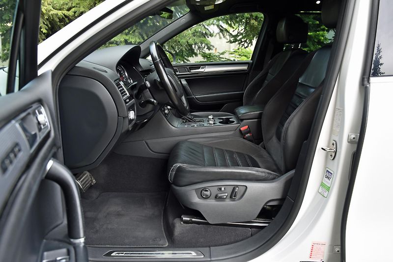 Volkswagen Touareg 3.0 TDi V6 DSG 4M,R-LINE,FACE - fotka 9 z 50