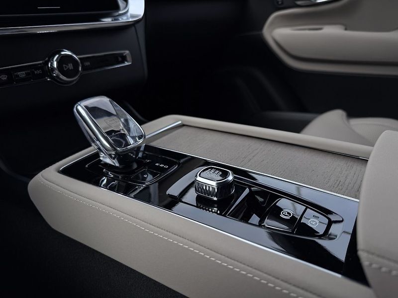 Volvo XC90 PLUS BRIGHT B5 AWD 184 kW - fotka 26 z 28