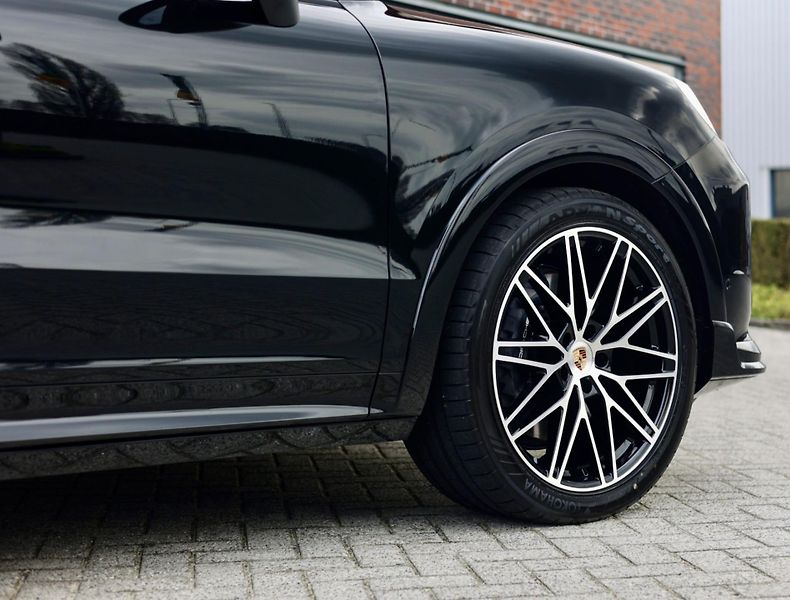 Porsche Cayenne (2025) Coupe E-Hybrid 360KW Techart - fotka 17 z 46