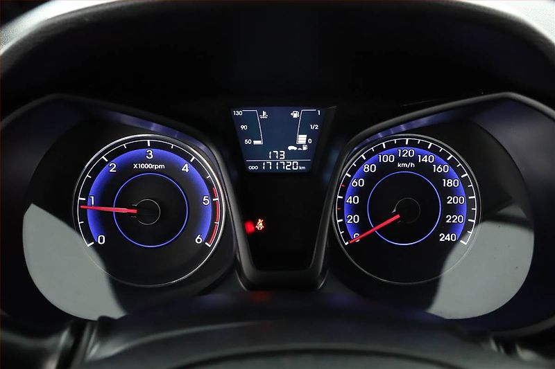 Hyundai ix20 (2013) 1.4 CRDi, po STK, v provozu - fotka 8 z 12