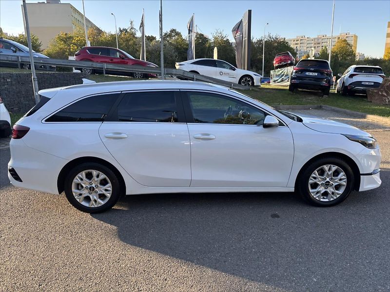 Kia Ceed 1,5 TGDi TOP ZÁRUKA NAVI KAMER - fotka 6 z 41