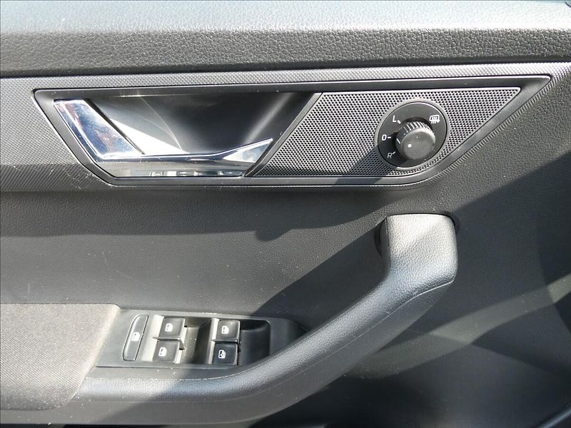 Škoda Fabia 1,2 TSi SCOUT 2x kola,1.majite - fotka 31 z 43