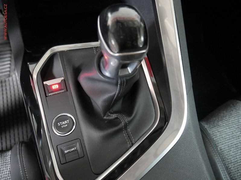 Peugeot 3008 (2018) 1.5 HDi, Allure - fotka 22 z 24