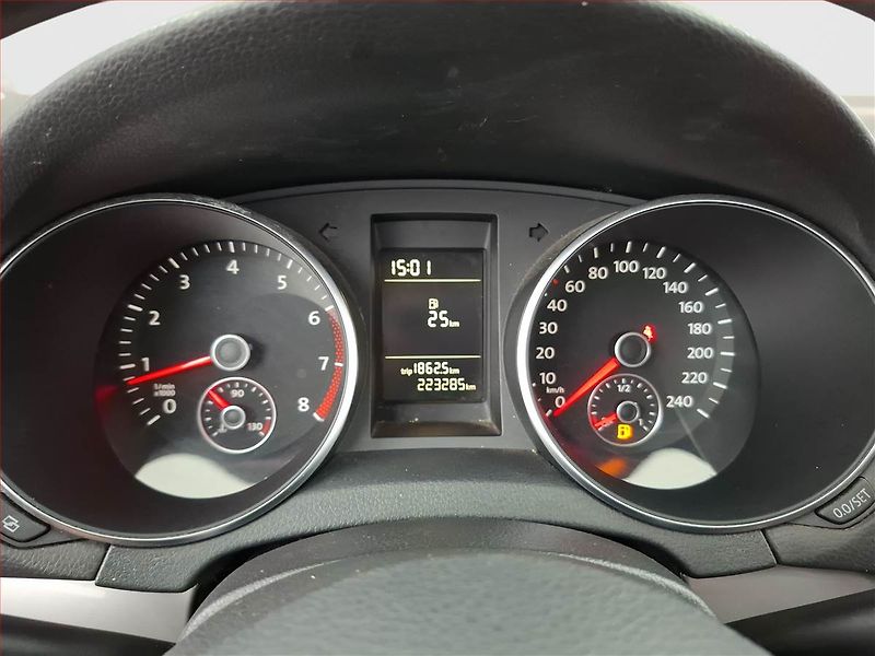 Volkswagen Golf (2011) 1.4 16V, rezervace - fotka 11 z 14