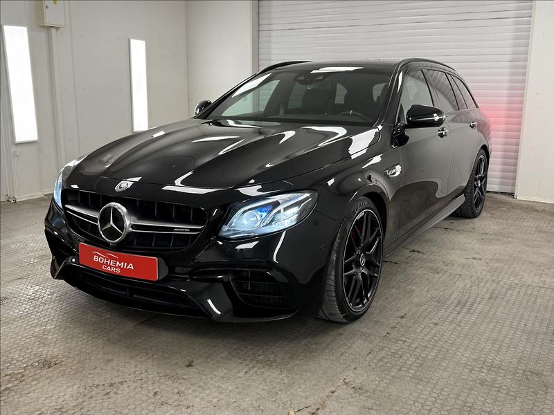 Mercedes-Benz Třídy E 4,0 Mercedes-AMG E 63S 4MATIC+ - fotka 3 z 35
