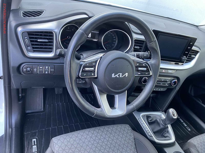 Kia Ceed (2023) 1.5 T-GDi, 1.maj,ČR, Spin - fotka 12 z 16
