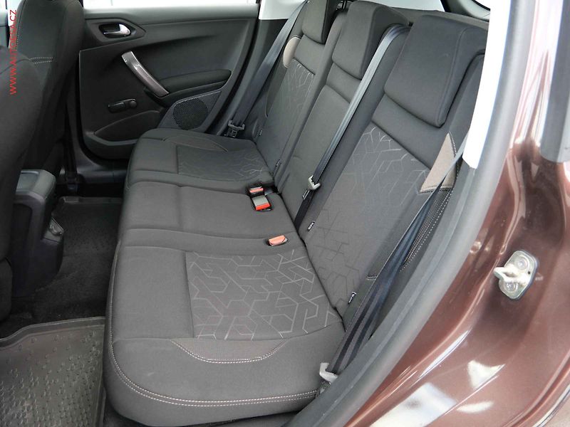 Peugeot 2008 (2013) 1.4HDi, ČR, Active, TZ, navi - fotka 10 z 21