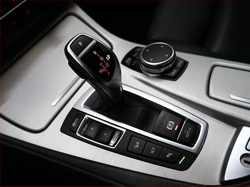 BMW Řada 5 (2015) 530d xDrive, 4X4, Automat - fotka 13 z 21