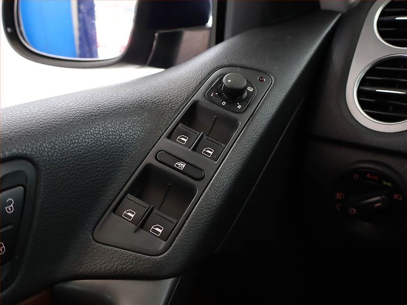 Volkswagen Tiguan (2009) 2.0 TDI, 4X4, Automat - fotka 14 z 18