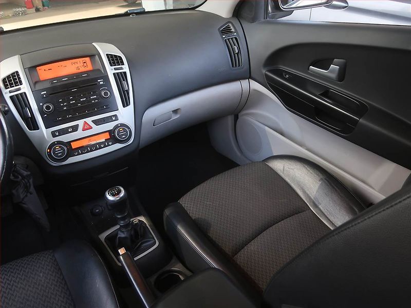 Kia Ceed (2007) 1.6 CRDi, po STK - fotka 8 z 16