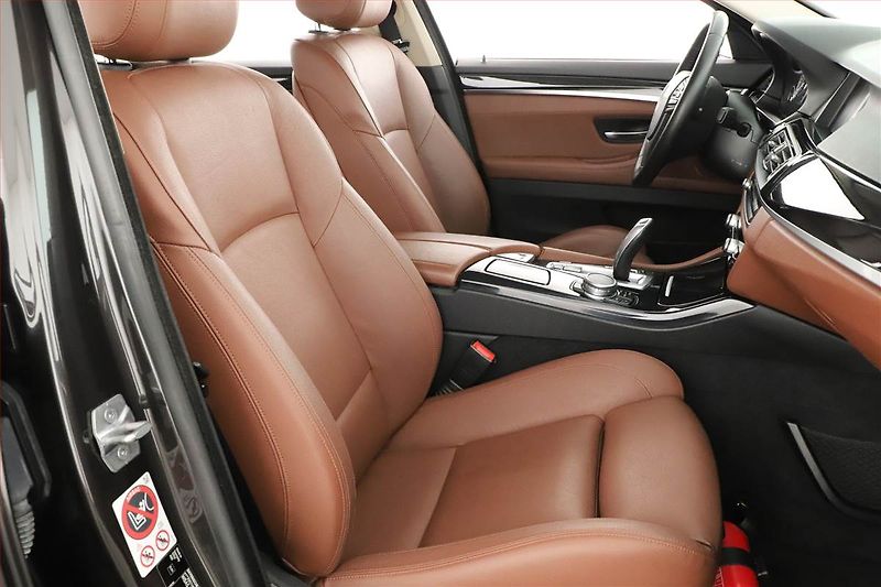 BMW Řada 5 (2016) 525d, Automat, Navi, Bi-Xenony - fotka 7 z 20