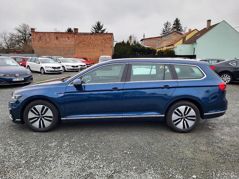 Volkswagen Passat 1.4 TSI PHEV GTE DSG HYBRID - fotka 2 z 46