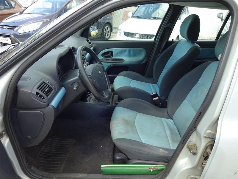 Renault Clio 1,2i - fotka 13 z 32