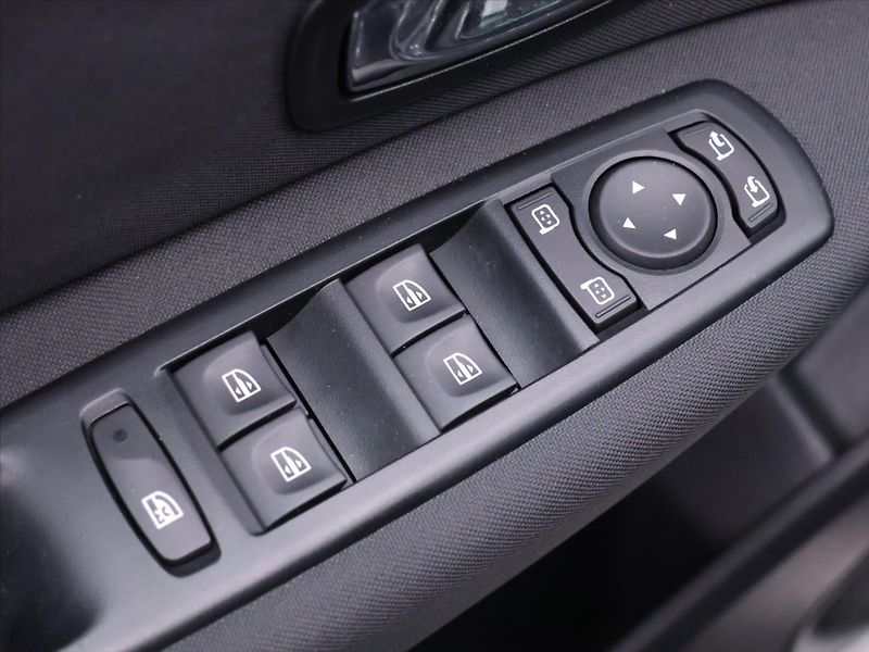 Renault Grand Scénic 1,5 dCi Limited Navi 7-Míst - fotka 17 z 35