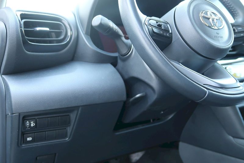Toyota Yaris Cross (2023) Comfort Tech 1,5 Hybrid e-CVT - fotka 14 z 38