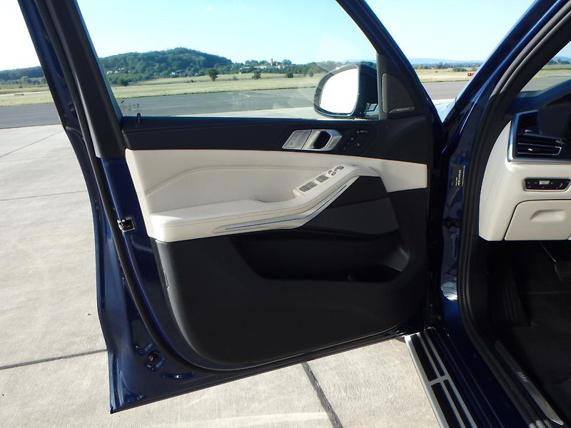 BMW X7 (2022) 4.0 d, INDIVIDUAL - fotka 7 z 26