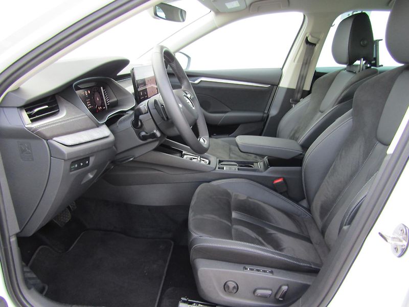 Škoda Octavia IV FL Combi Top Selection 2.0 - fotka 19 z 30