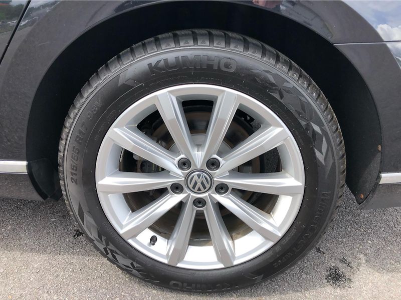 Volkswagen Passat 2.0 TDI DSG6° - fotka 14 z 29