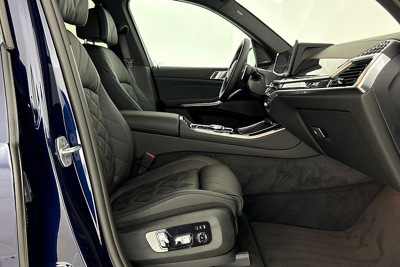 BMW X5 xDrive40d - fotka 15 z 28