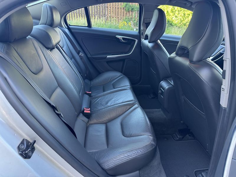 Volvo S60 D3 - fotka 13 z 24