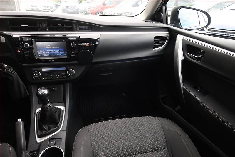 Toyota Corolla (2015) 1.6 Valvematic, Tempomat - fotka 8 z 18