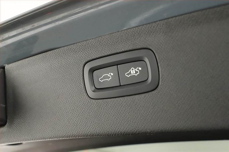 Volvo XC90 (2023) B5 AWD - fotka 19 z 19