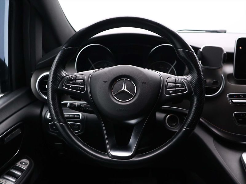 Mercedes-Benz Třídy V 2,1 220d 120kW Bluetec 8-míst - fotka 17 z 35