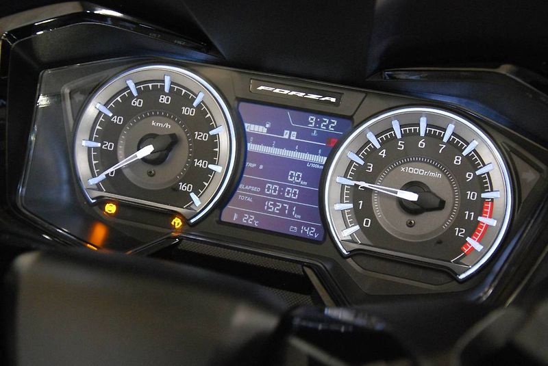 Honda Forza 125 ABS (2023) Forza 125 - 1.maj, serviska, k - fotka 10 z 20