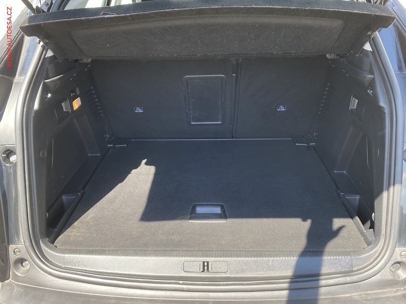 Peugeot 3008 (2020) 1.2PT, Active, AT - fotka 7 z 17