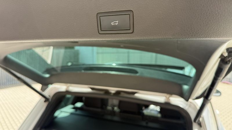 Volkswagen Touareg 3.0TDi*193kW*R-LINE*PERLEŤ - fotka 30 z 35