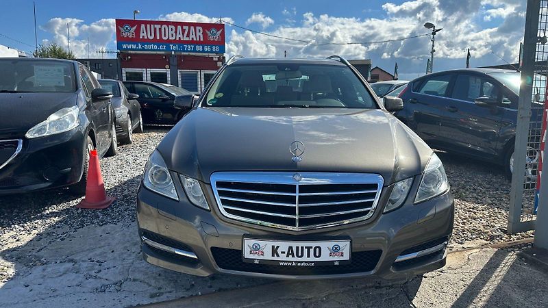 Mercedes-Benz Třídy E (2010) 350CDI 170kW *4M*Avantgarde* - fotka 2 z 24