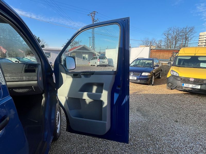 Volkswagen Caravelle 2.5TDI 96KW*8MIST* - fotka 14 z 24