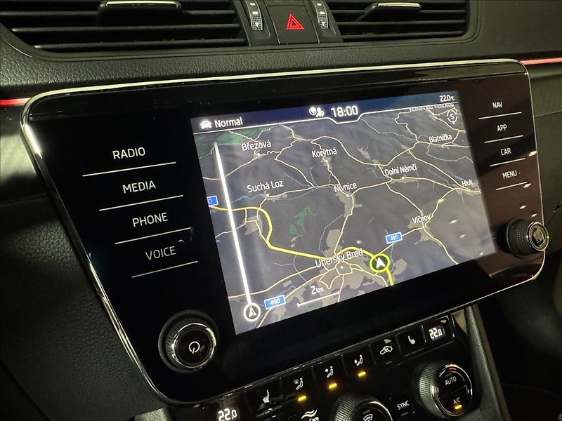 Škoda Superb 1,5 TSi  DSG Sportline Virtual - fotka 40 z 48
