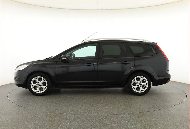 Ford Focus (2010) 1.6 16V, nová STK, Tažné - fotka 3 z 13