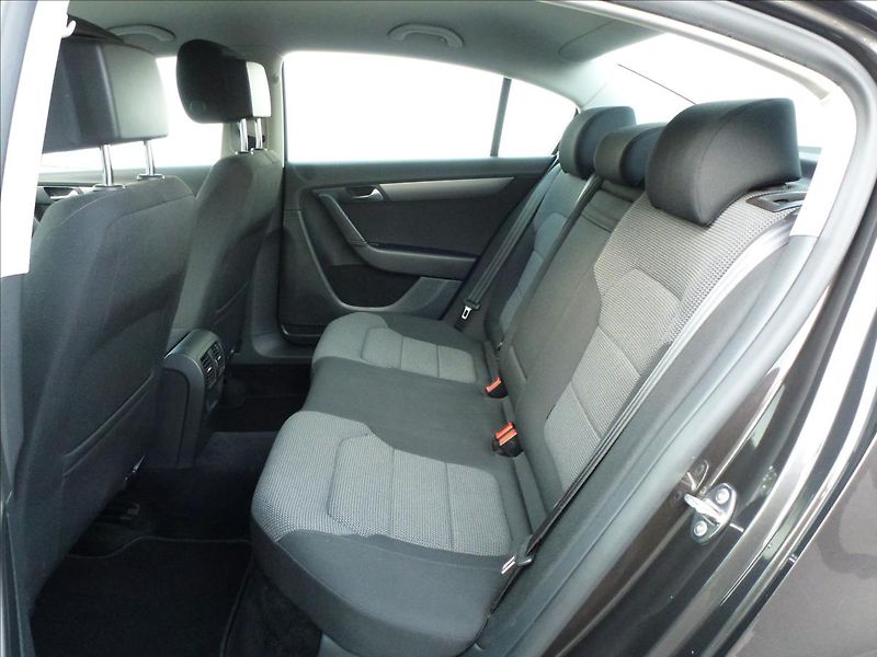 Volkswagen Passat 1,6 TDI Serviska, TOP STAV !!! - fotka 18 z 60