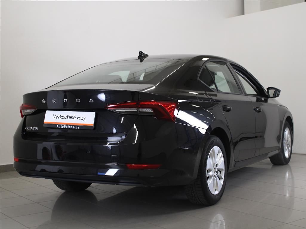 Škoda Octavia 2,0 TDi 110kW DSG Ambi. 1.maj.